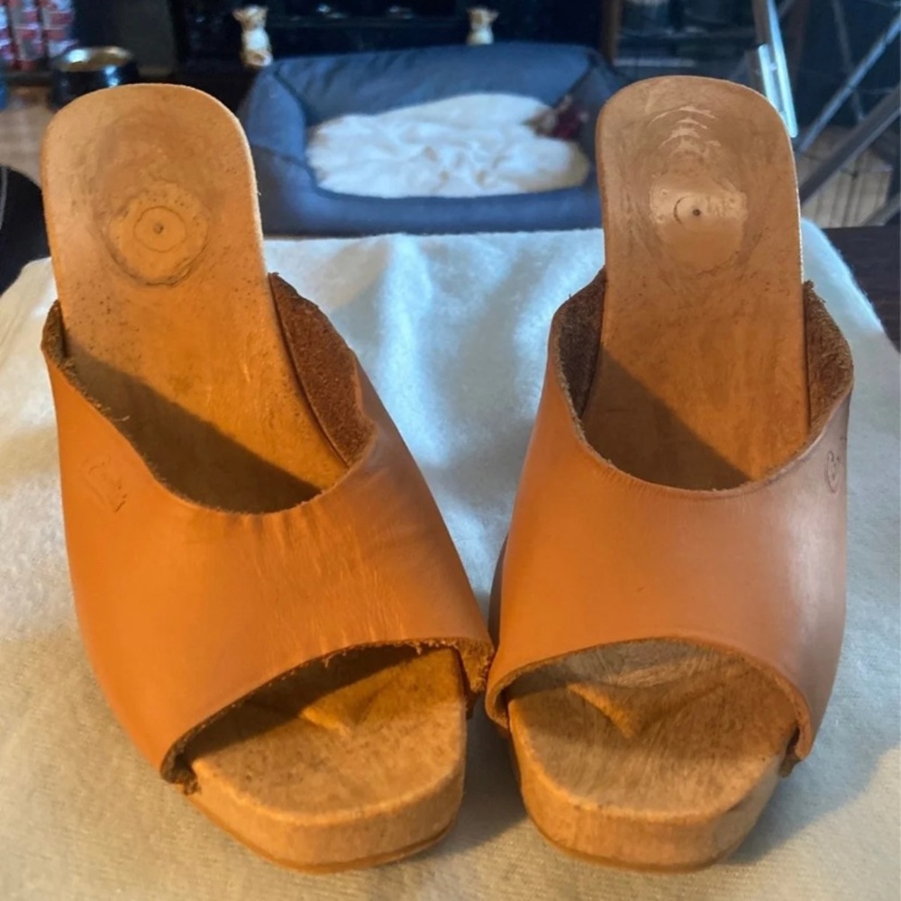 Candie’s Vintage Tan Slides
